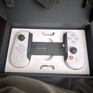 Backbone portable PS5 phone controller